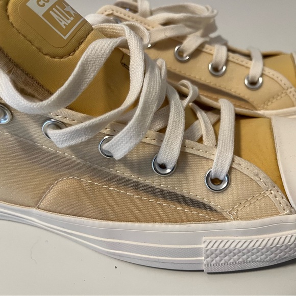 Lavender or light yellow converse shoes. Mesh material - Picture 4 of 6